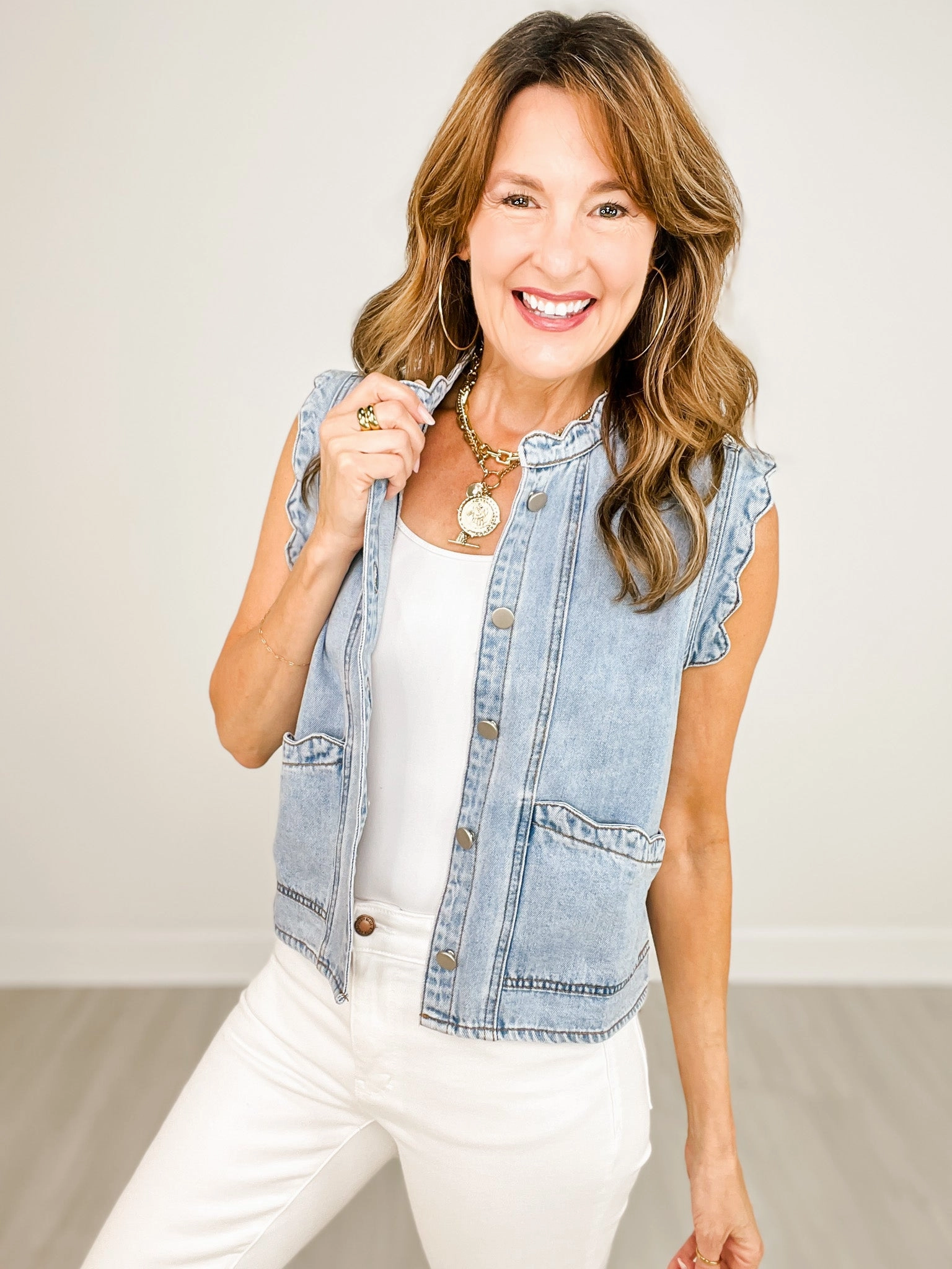 Non Restrictive Mobility RibbedTrim Scallop Edge Detail Sleeveless Button Down Denim Crop Vest