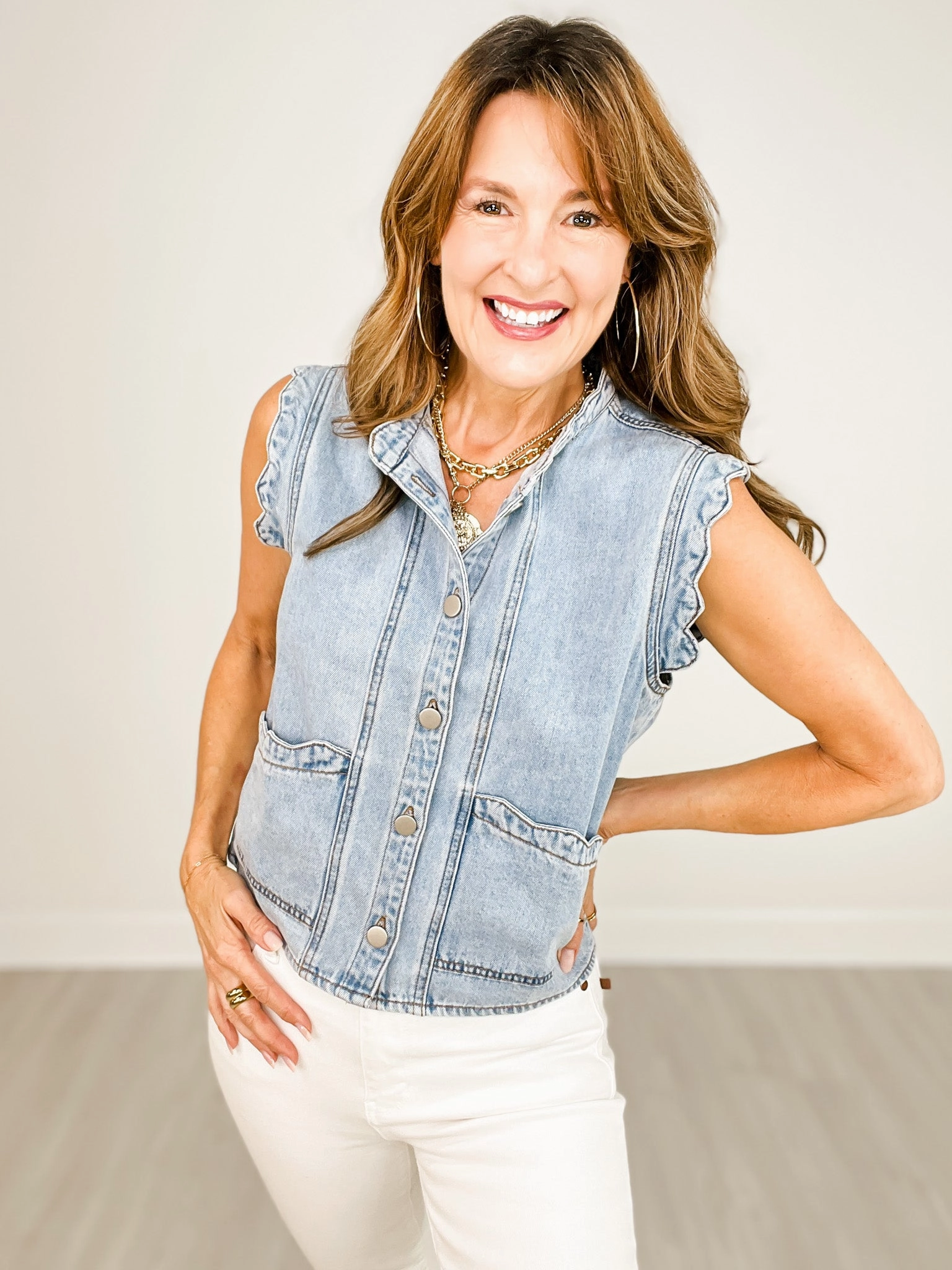 HighDurabilityWeave Durable Blend Scallop Edge Detail Sleeveless Button Down Denim Crop Vest