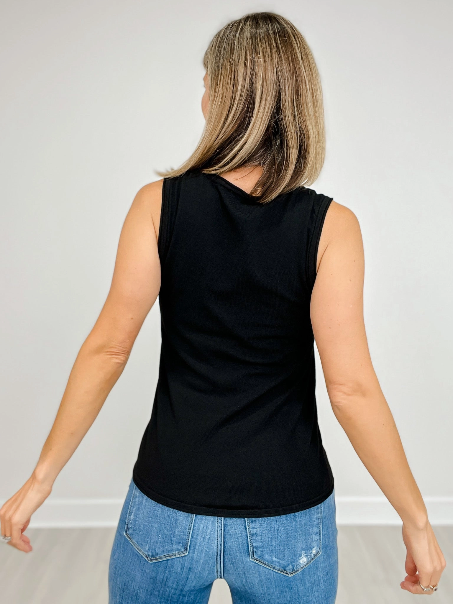 Scoop Neck Sleeveless Solid Knit Top Textured Weave Pattern Garment Washed Softness