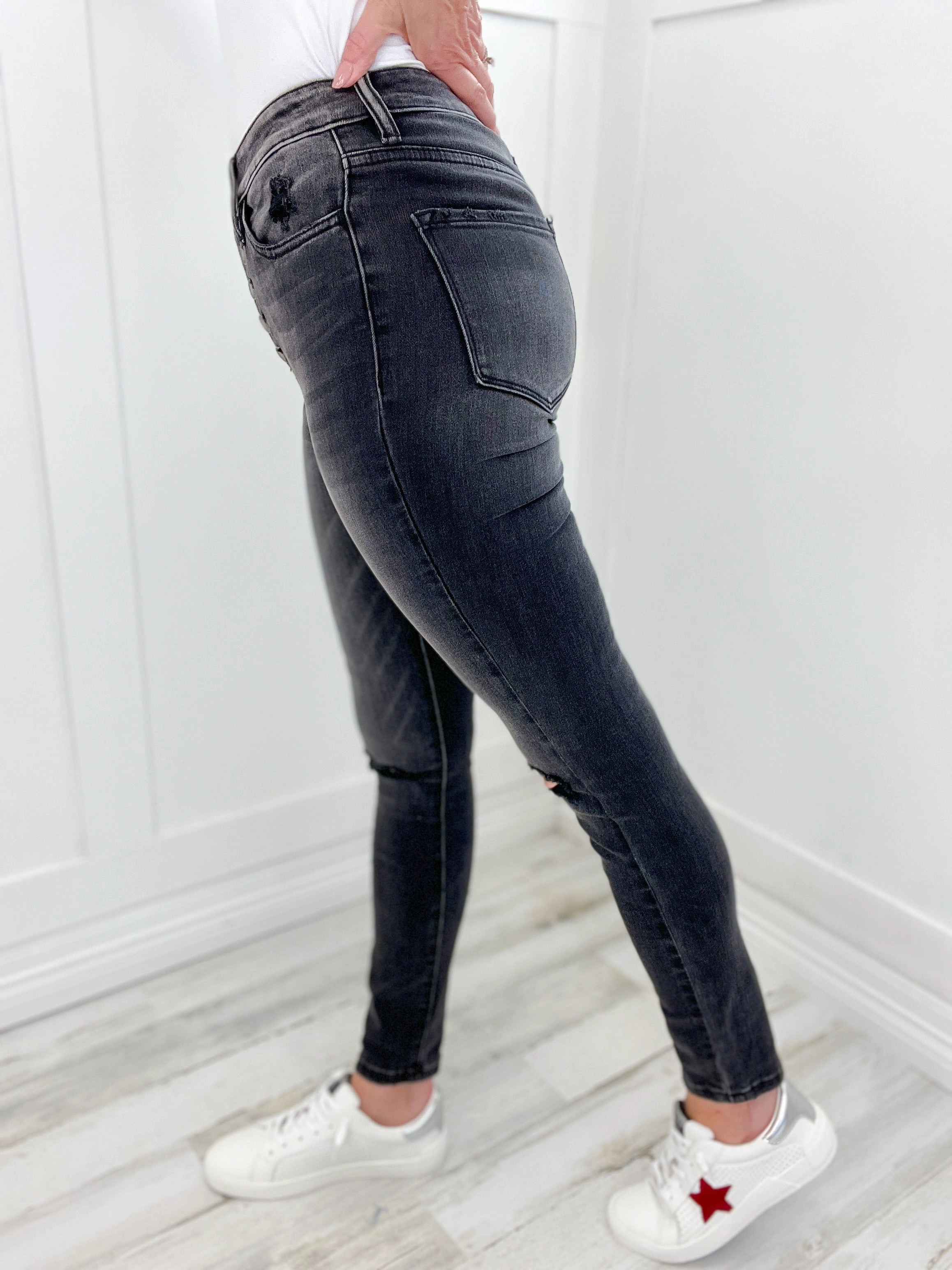 Streetwear Fan Night Out Vervet York High Rise Distressed Button Fly Cropped Skinny Jeans