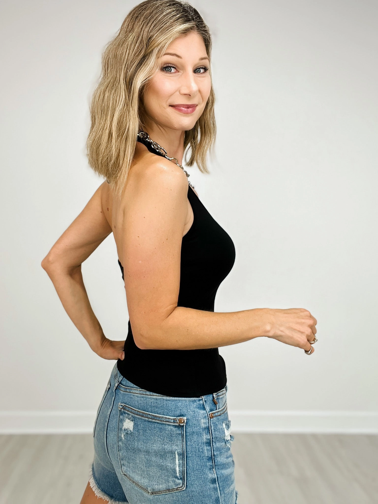 LowProfileSeams Trendy Shirt Solid Halter Brami