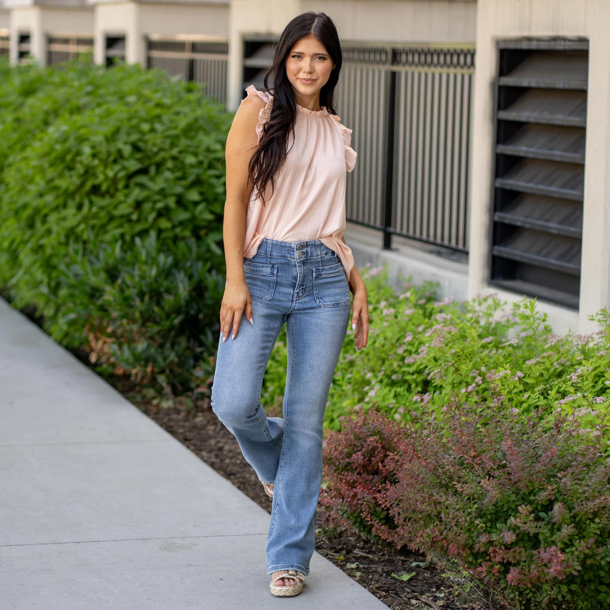 Guiltless High Rise Front Pocket W Dart Detail Flare Jeans Relaxed Waist