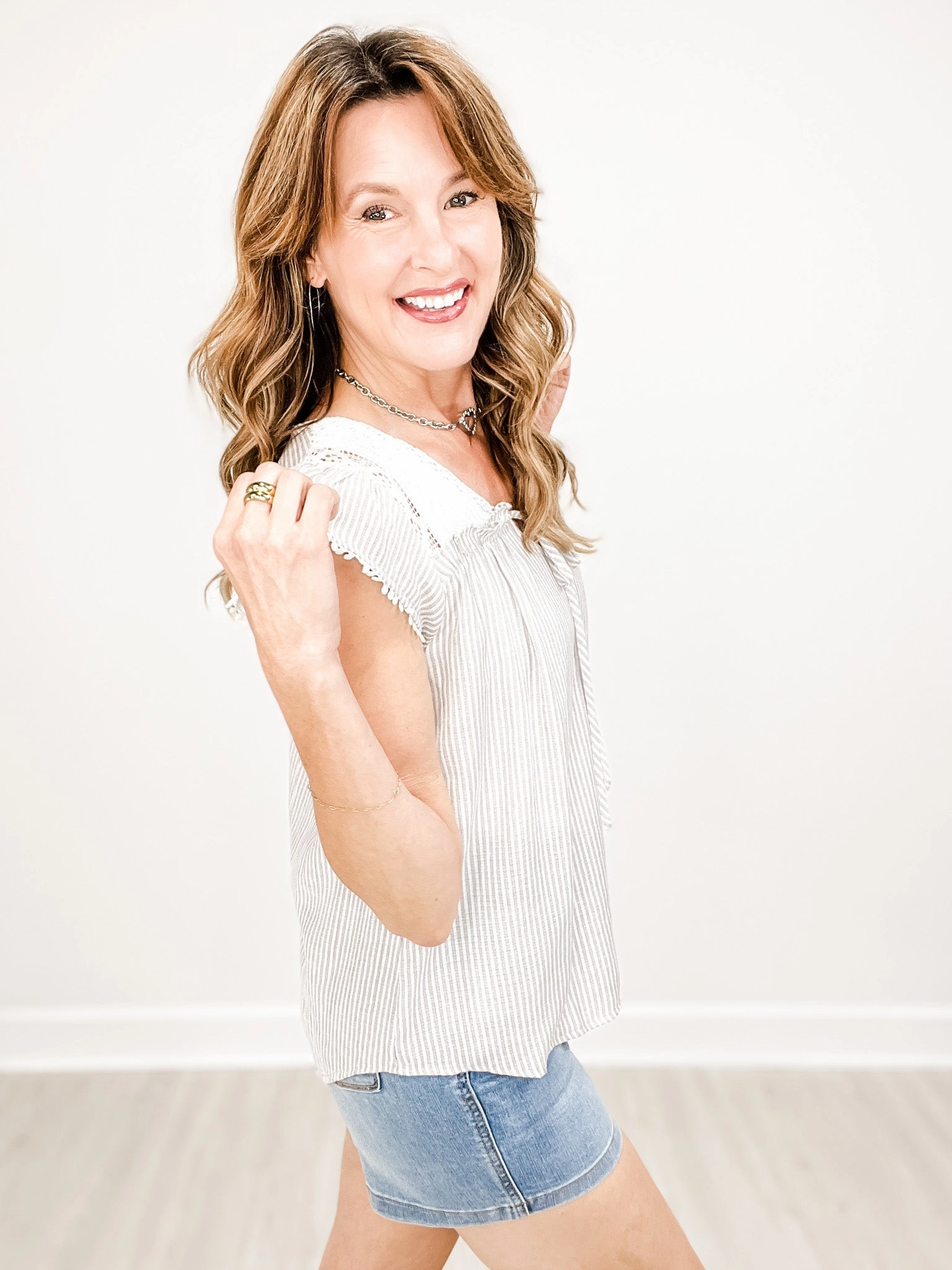 Durable Color Retention RelaxedSilhouette Sleeveless Floral Lace with Tie V-Neckline Top