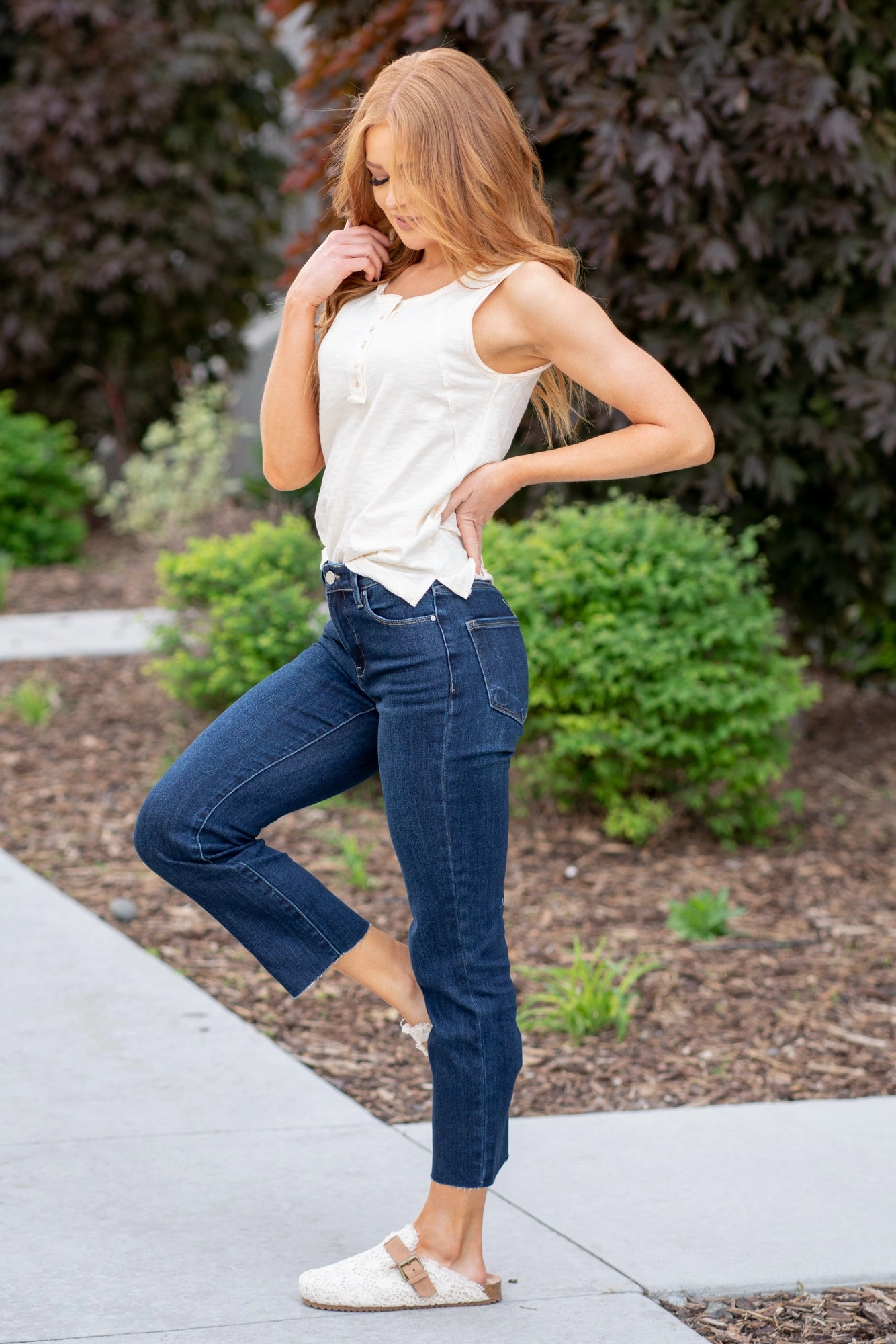 Risen Poppy Mid Rise Ankle Straight Fit Jeans Dark Blue Wash Workday Outfit Comfy Streetwear Fan Music Event