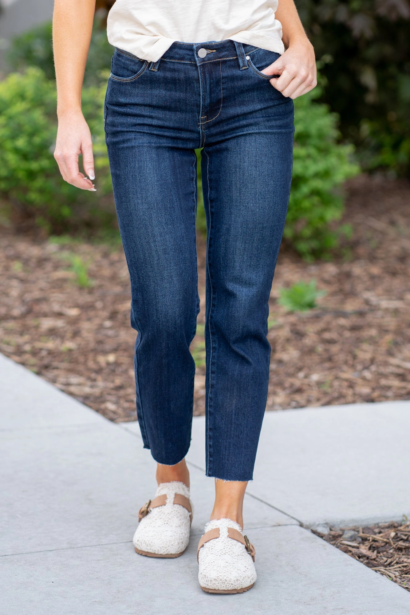 Leisure Ready Adaptive Stretch Fabric Risen Poppy Mid Rise Ankle Straight Fit Jeans Dark Blue Wash