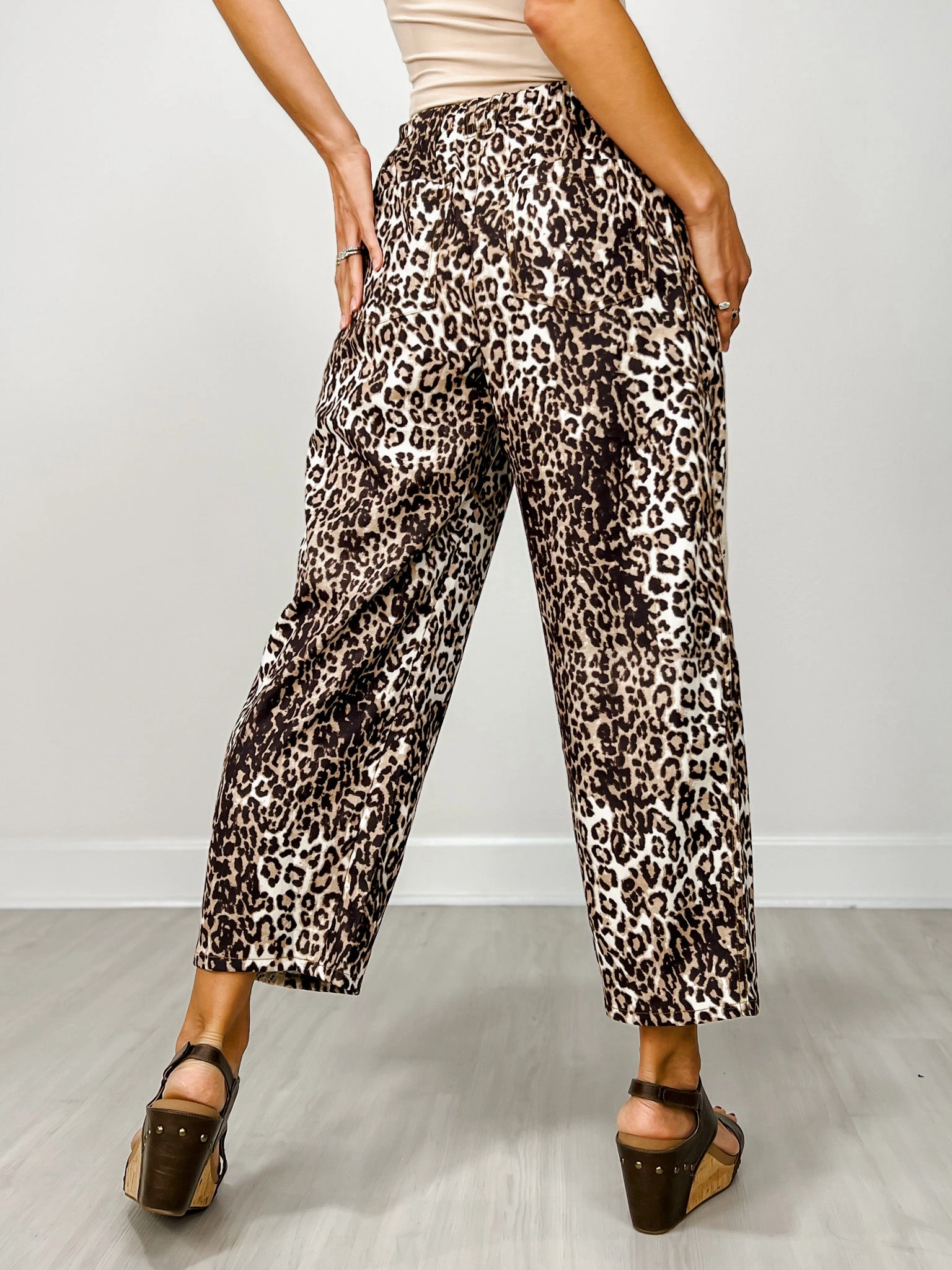 Leopard Print Cropped Pants with Drawstring Waist Chic Design No Fuss Fit