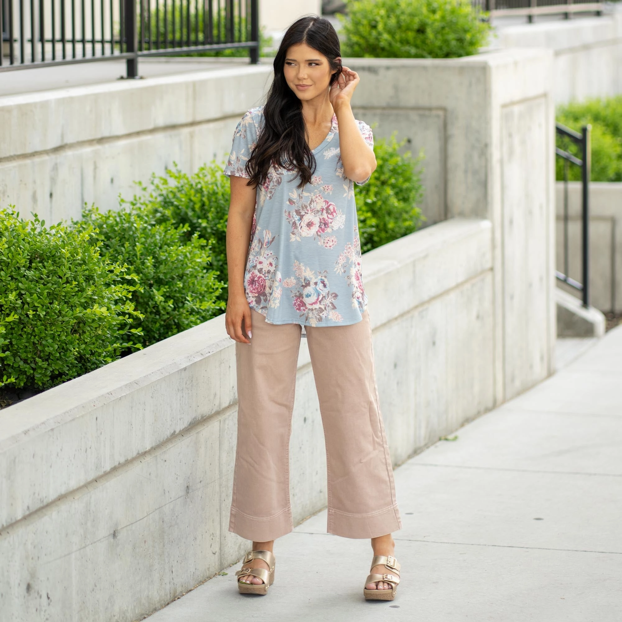 Cozy Design Fit Everyday Comfort Style Floral Print V Neck Detail Top