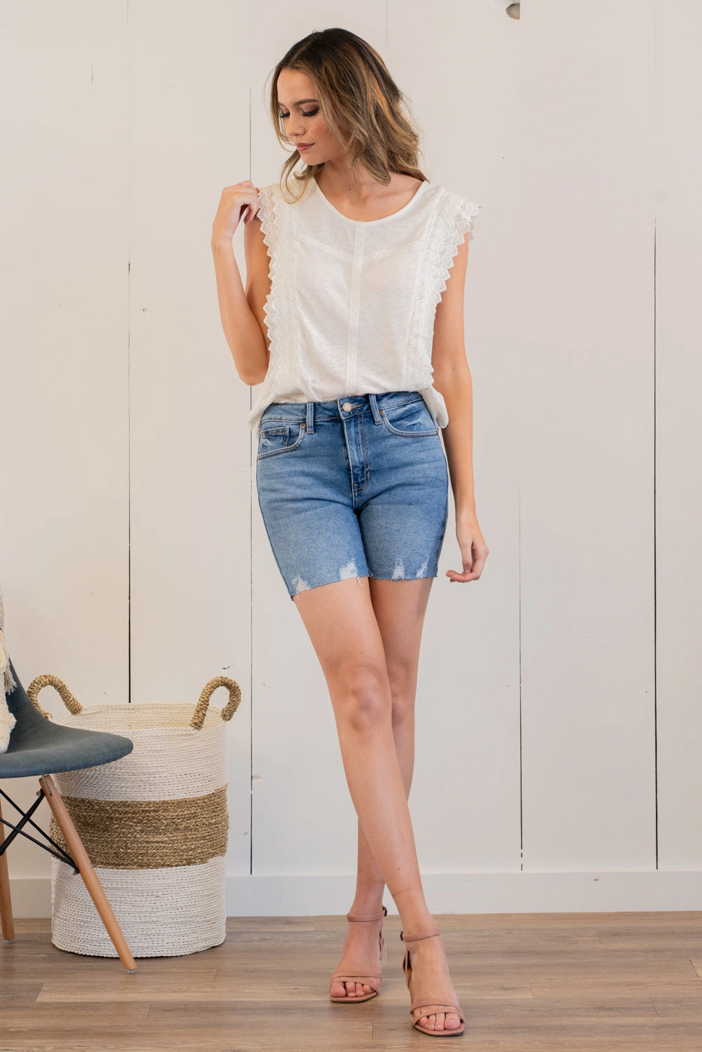 Smooth Breathable Zip Fly Closure High Rise Mid Thigh Shorts