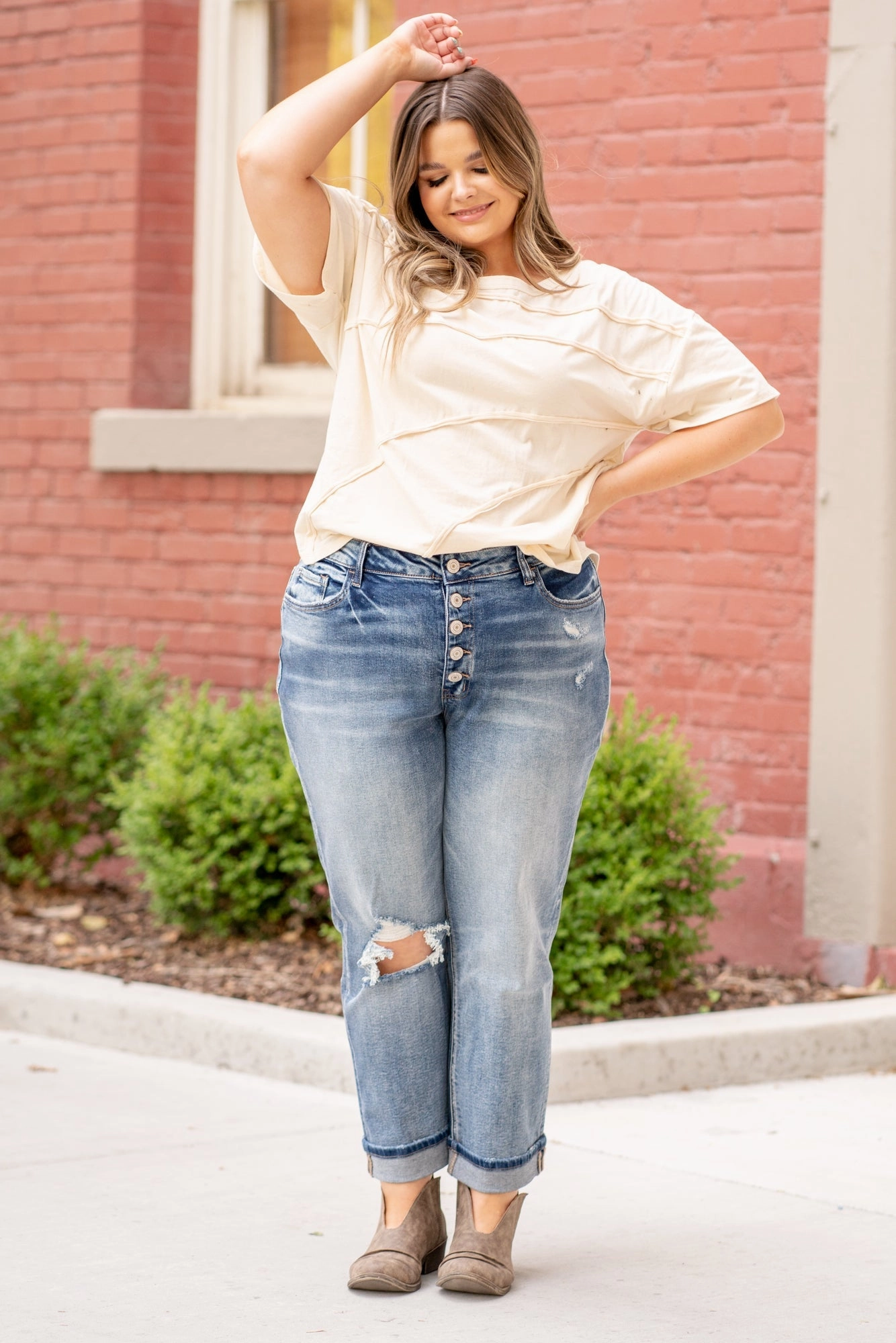Minimalist Style Chill Outfit Regular Look Plus Size Daisy Boyfriend Fit