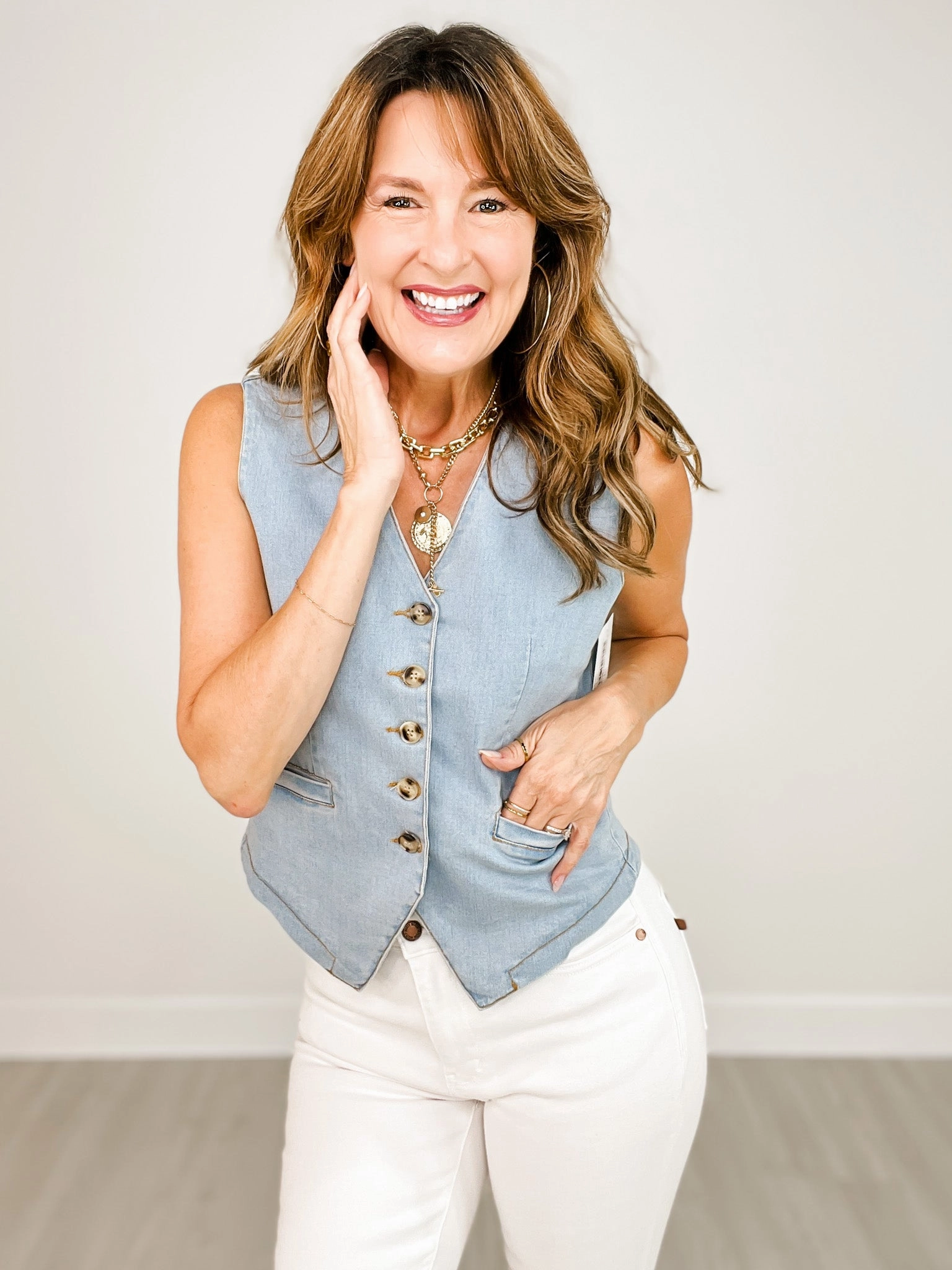 Stretch Denim Sleeveless Button Down Vest Ultraviolet Protection Finish Thermal Insulation