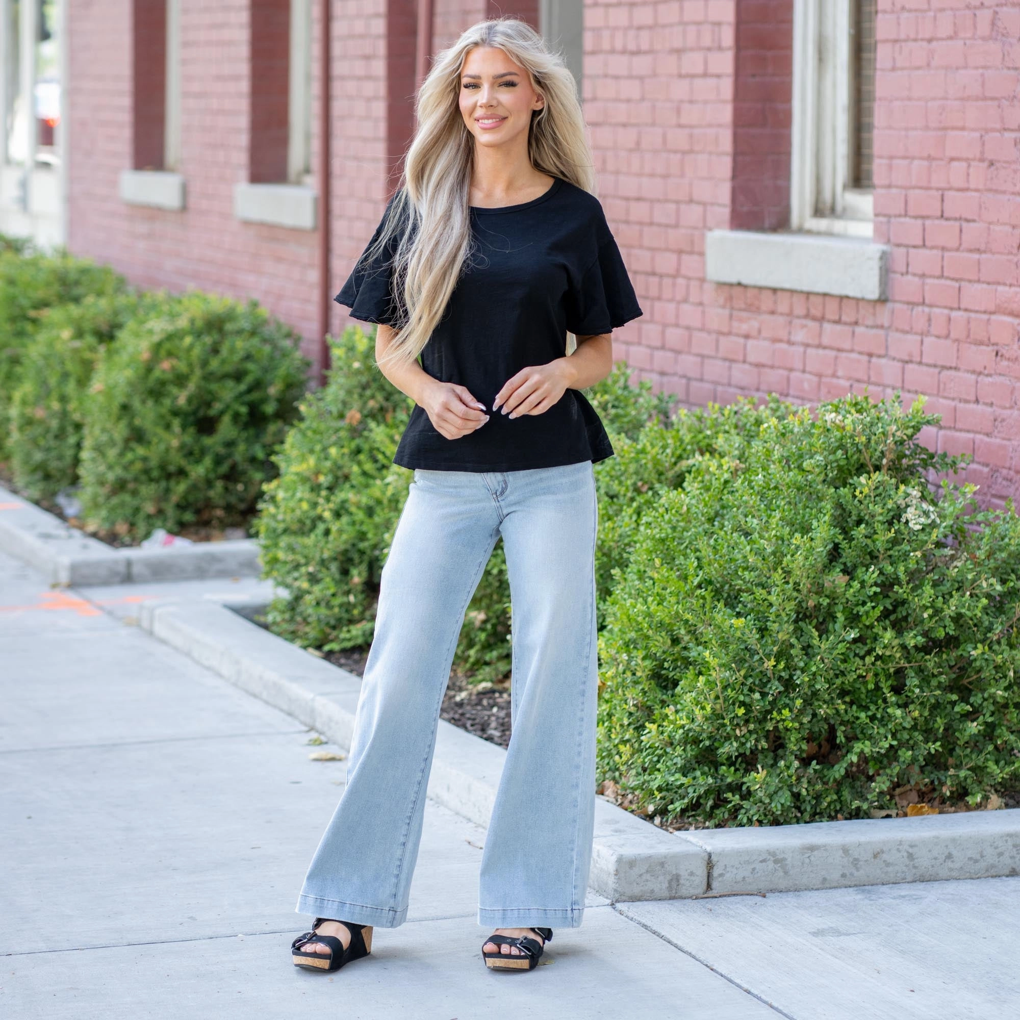 Standard Body Fit Vanilla Bay Raw Edge Relaxed Knit Tee ?C Black