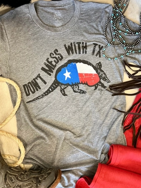 PLUS Don't Mess With Texas Graphic Tee Minimalist Collar Hidden Zipper Pocket