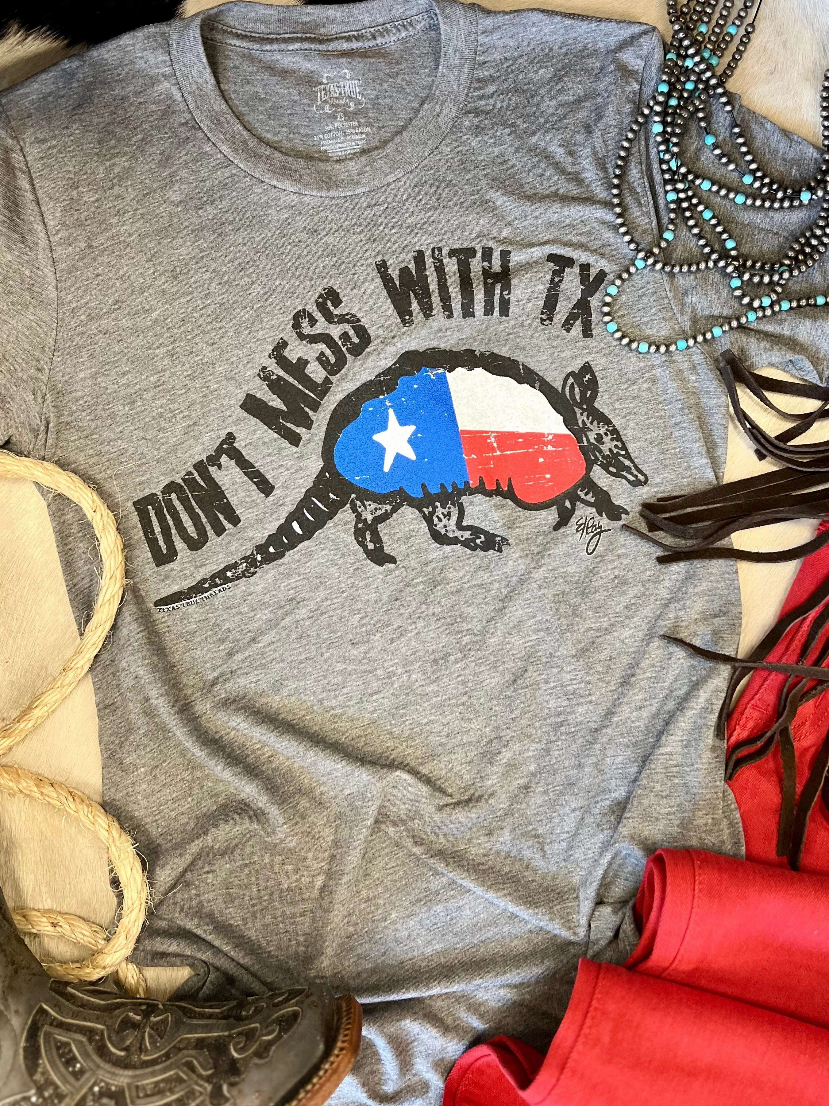 PLUS Don't Mess With Texas Graphic Tee Minimalist Collar Hidden Zipper Pocket