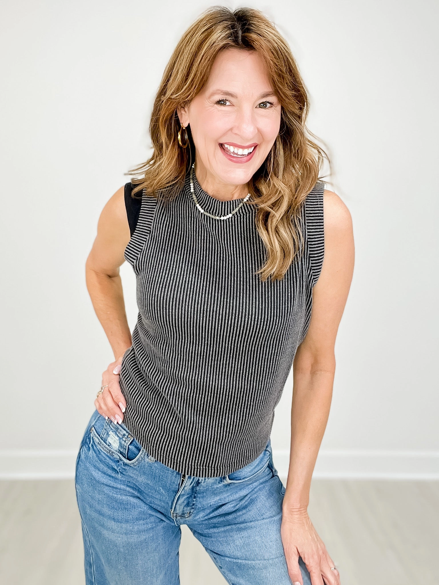 ThermalRegulationLayer SoftInteriorLining Ribbed Round Neck Cuffed Sleeveless Top