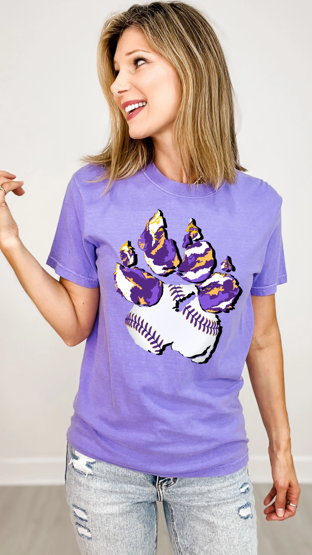 Trendy Look AdjustableClosure Tiger Basepaw Graphic Tee