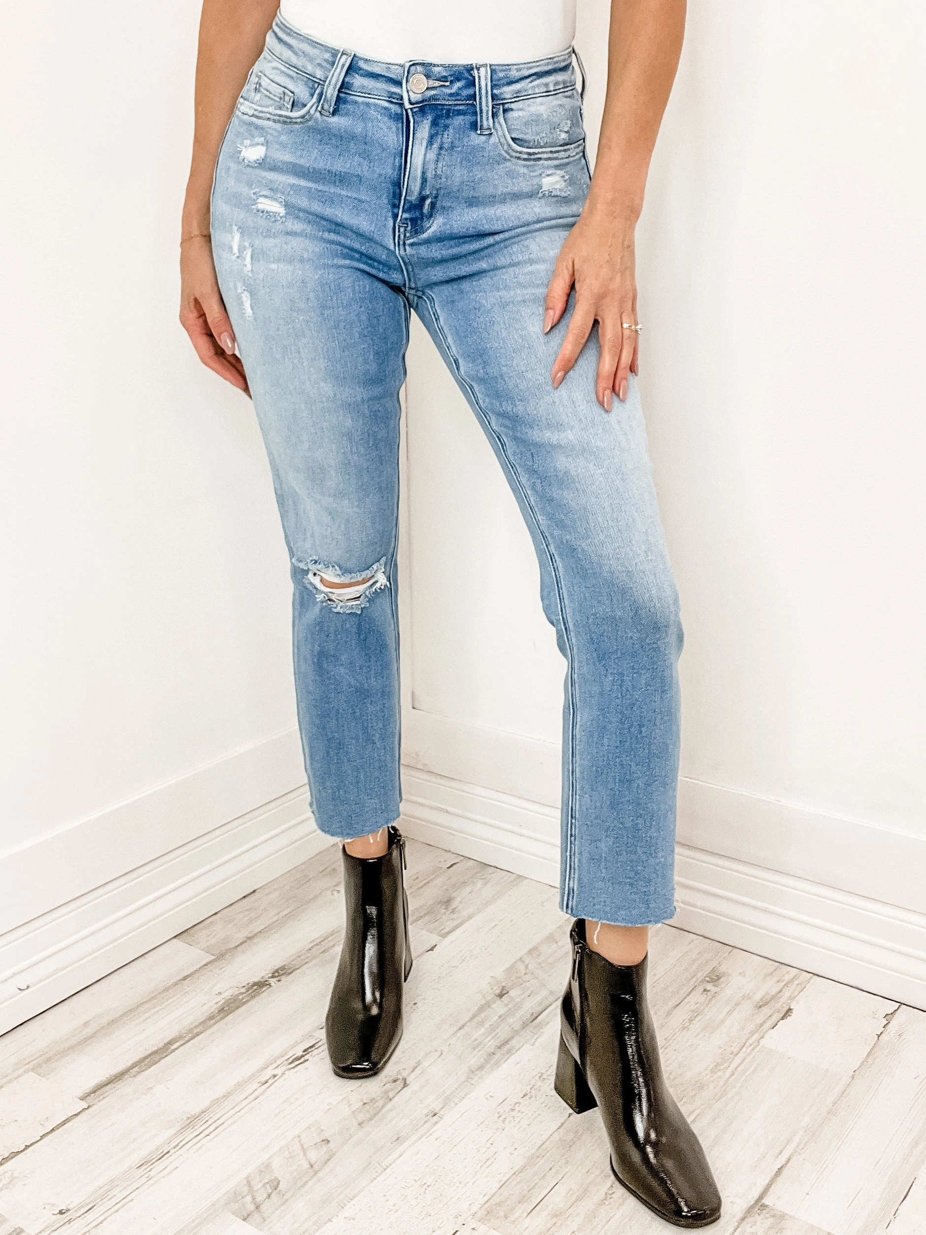 Vervet "Adele" High Rise Slim Straight Leg Jean Minimalist Weekend Getaway Casual Versatile Waist Design