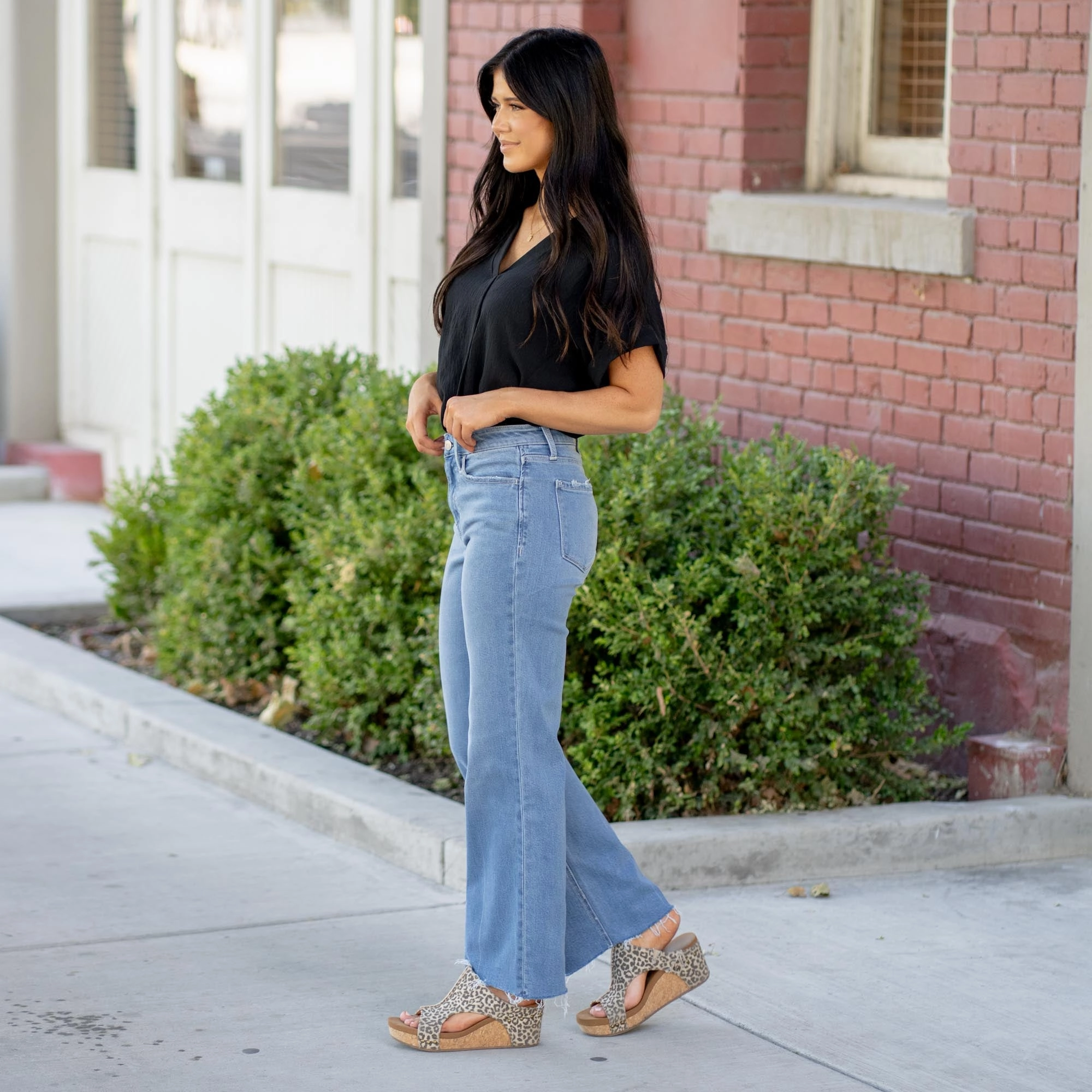 VERVET Sharpest High Rise Raw Hem Ankle Slim Wide Leg Medium Blue clean look