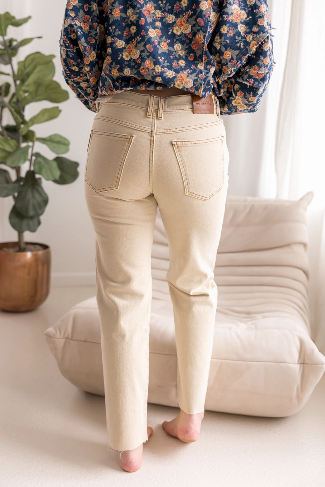 Weekend Style Rainy Day We The Free Risk Taker Mid Rise Straight Jeans | Ecru