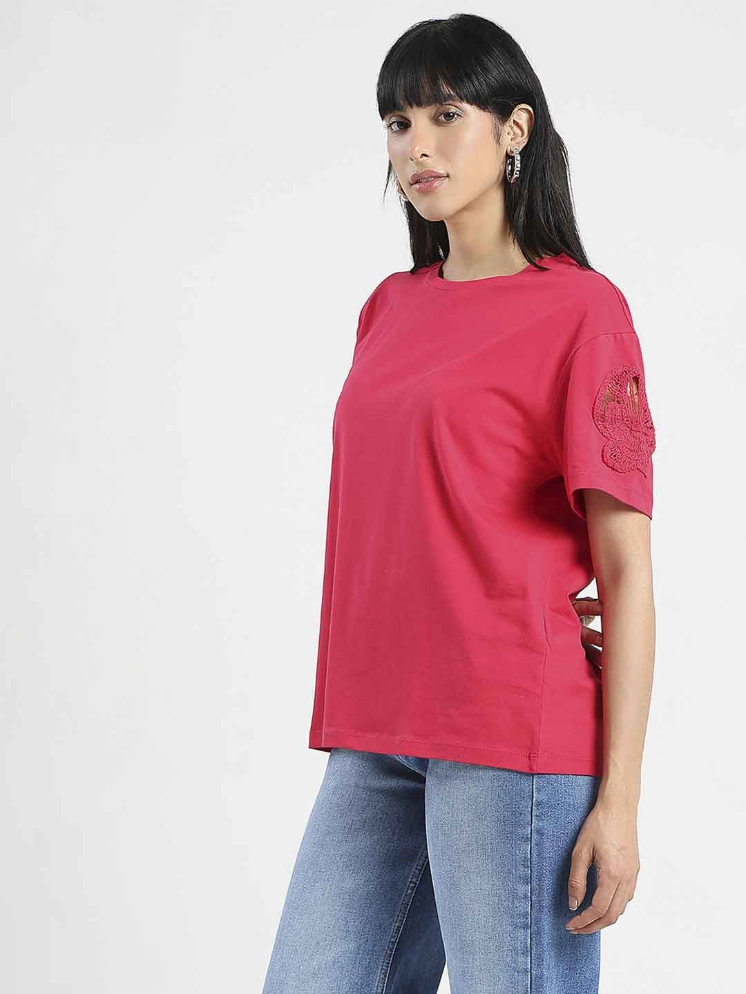 Temperature Control Technology Roll Up Sleeve System Madame Embroidered Sleeve Solid Red Cotton T-Shirt
