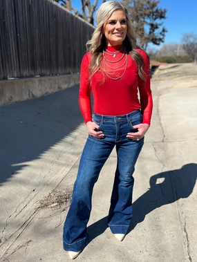 Smooth zipper closure Easy Comfort Risen Dark Wash High Rise Tummy Control Jeans